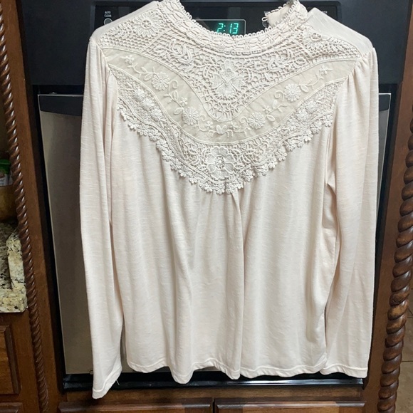 Xhilaration Tops - Boho Alert. Beautiful White/off white shirt 💜